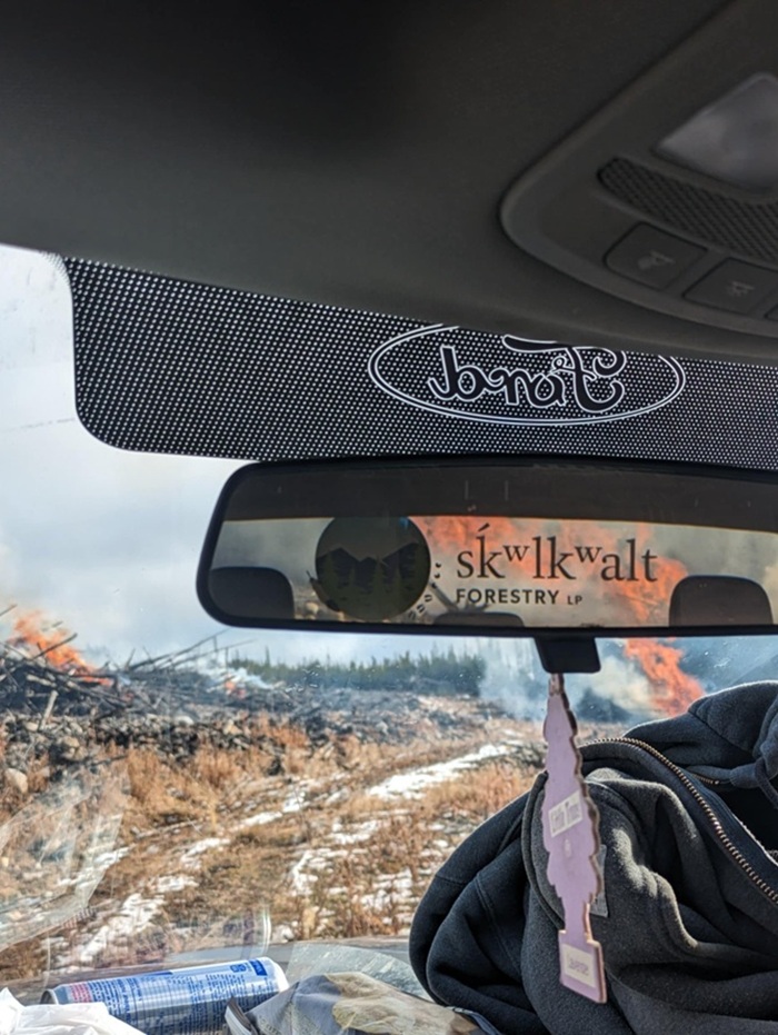 sḱʷlkʷalt logo reflected in a rearview mirror